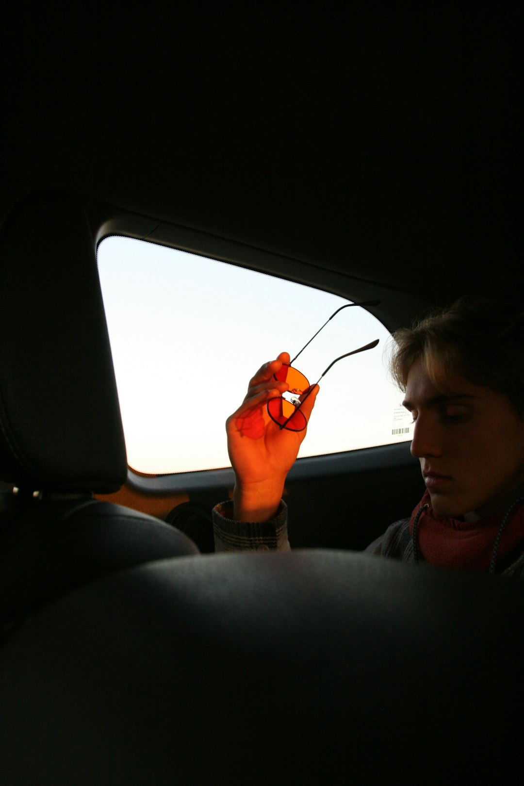 Services person-looking-through-sunglasses-in-a-car-zg60k4r8lhs
